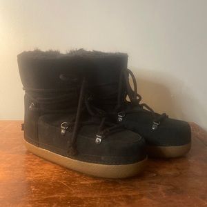 Pajar - Women’s boots - Black Suede Upper / Tan Rubber Sole - Size 38 (US 8)